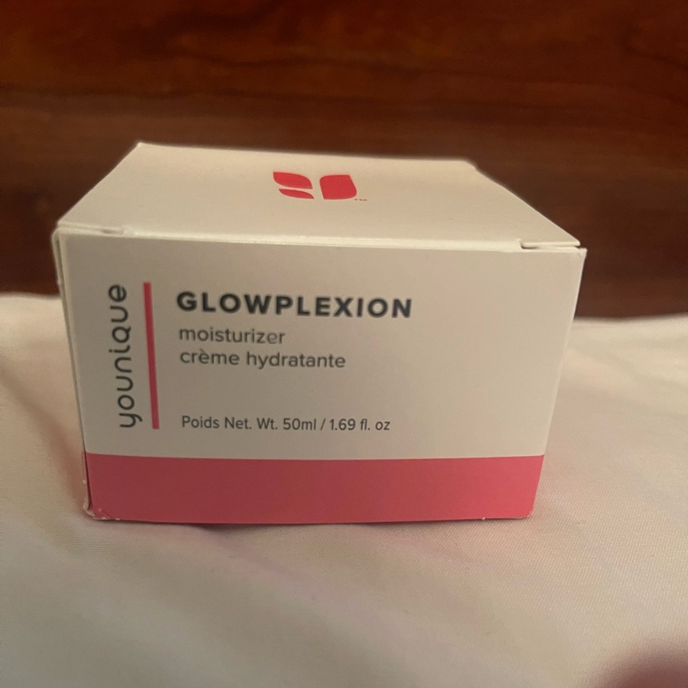 Younique Glowplexion Moisturizer